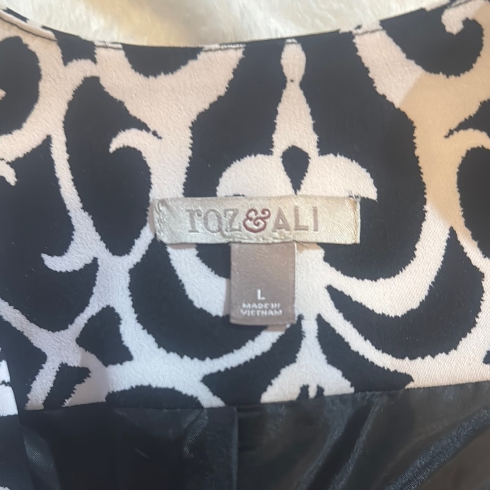 Chic Black and White Patterned Women's Open Front Blazer - Picture 2 of 7